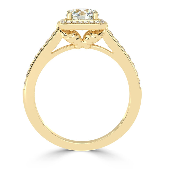 Radiant Symmetry: Diamond Solitaire Ring