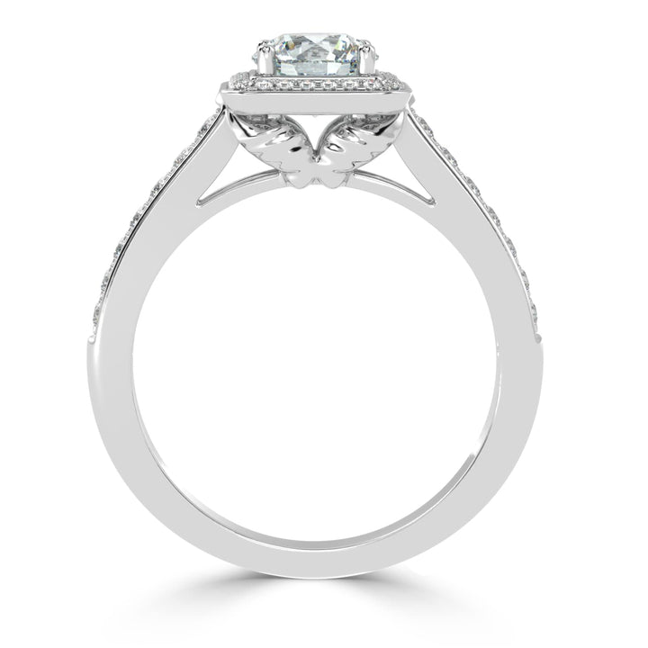 Radiant Symmetry: Diamond Solitaire Ring